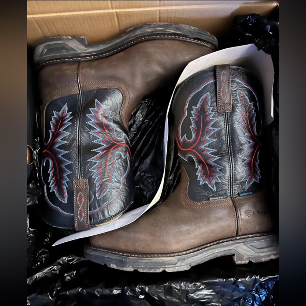 NWT’s Ariat WorkHog XT Waterproof Carbon Toe Work Boot Men’s Size 11 EE Wide